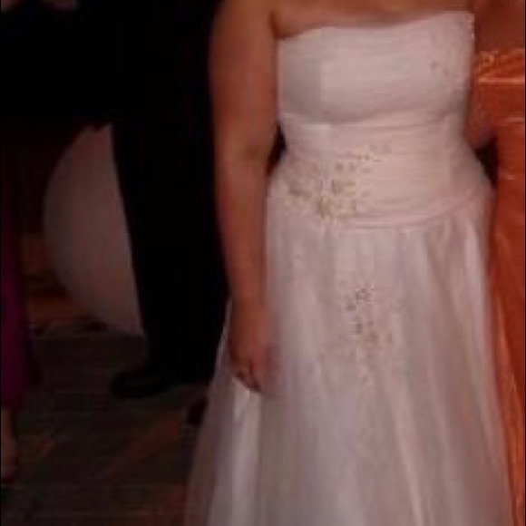 Wedding gown or  Prom/ ball gown cream tulle with beaded flower  embellishments - Picture 7 of 7